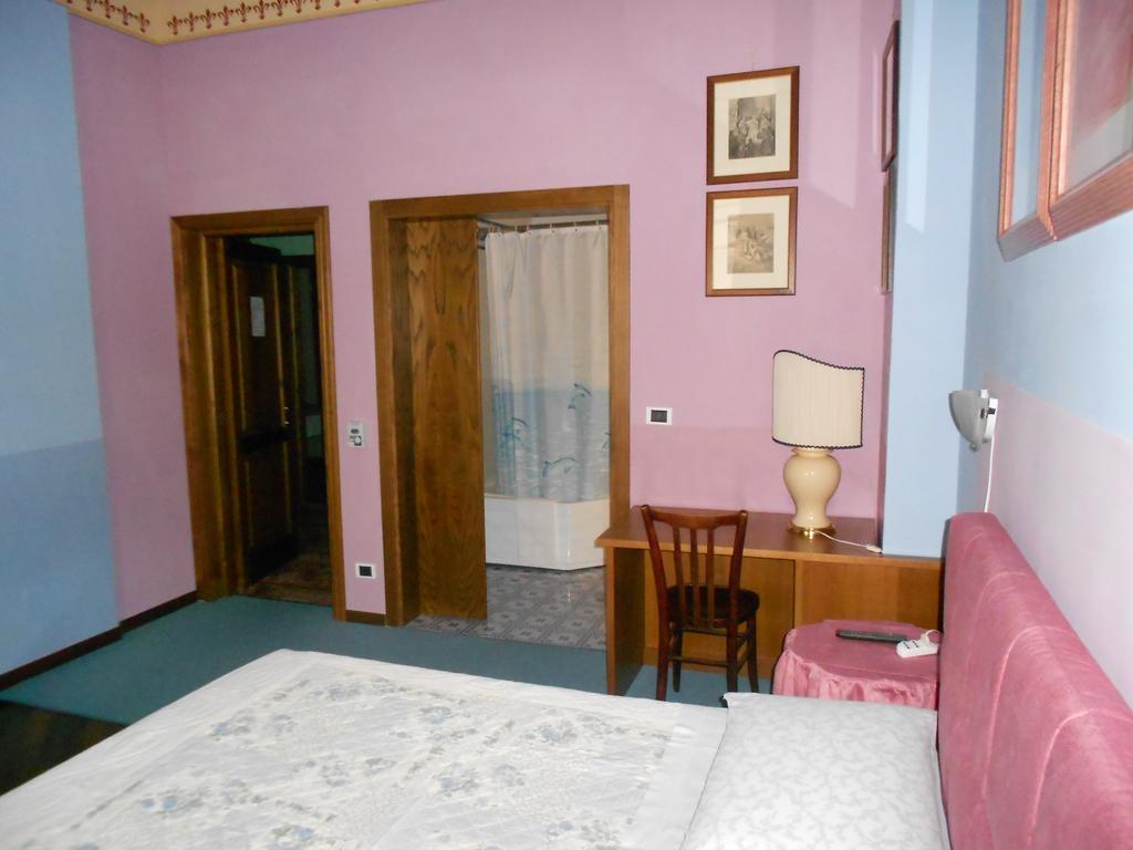 Tarussio Hotell Arezzo Exteriör bild